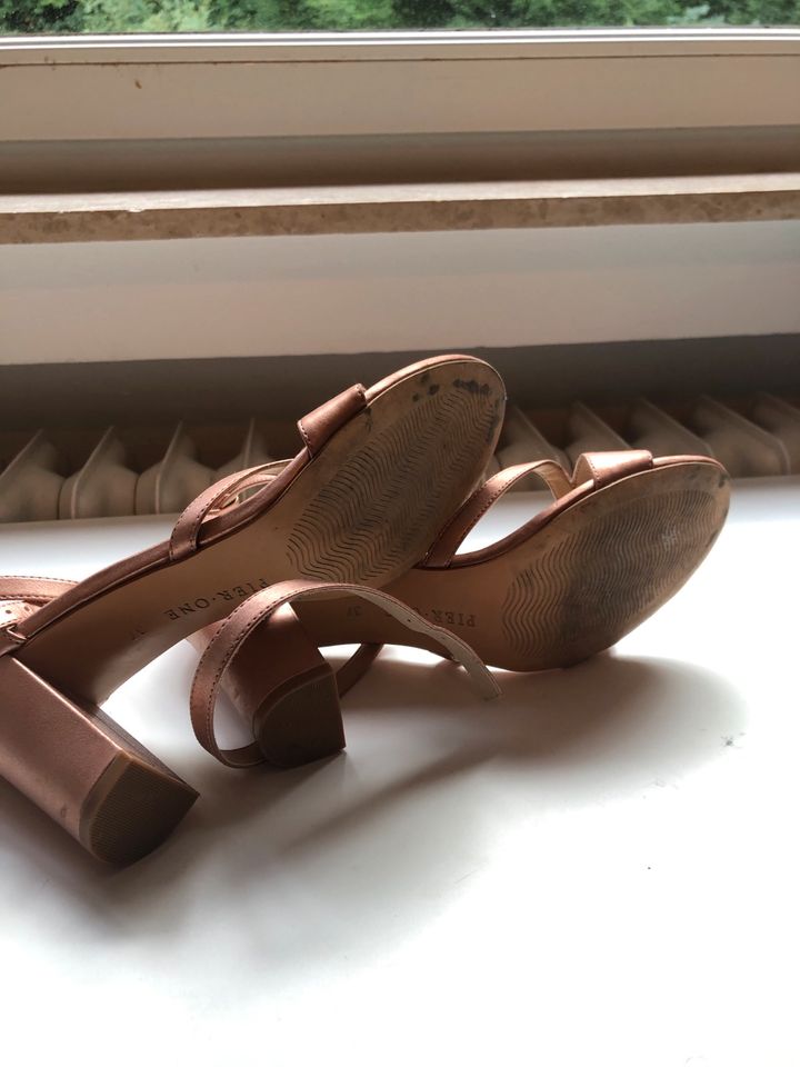 Pier one Riemen-Sandalette/High Heel in Roségold in Ravensburg