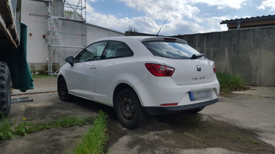 Seat Ibiza 6J SC Sport in weiß 1,4 16V/63kW Benzin 07/2011 in Taucha