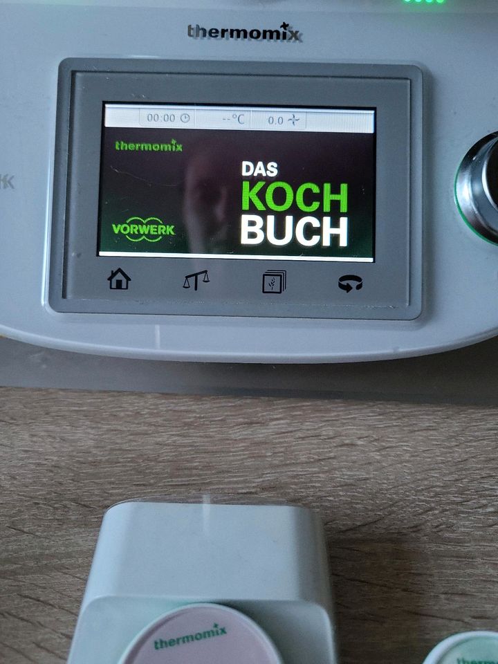 Vorwerk Thermomix TM5 mit Zubehör in Hamburg