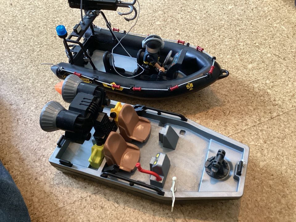 Zwei coole Playmobil Boote mit Motor in Großsolt