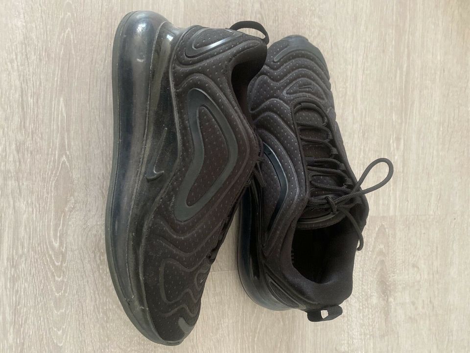 Nike air max 720  Größe 42 in schwarz in Raunheim