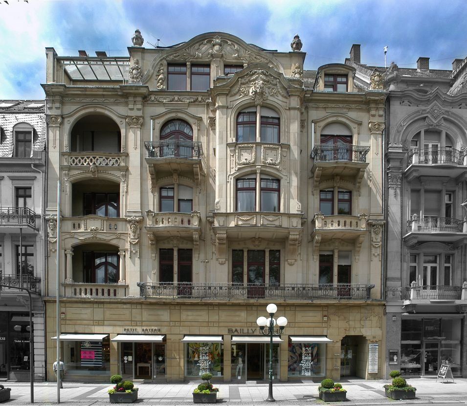 Repräsentativer Stilaltbau in zentraler Lage in Wiesbaden