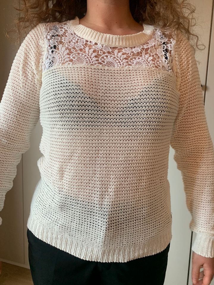 weißer Strickpullover mit Spitze in Stuttgart