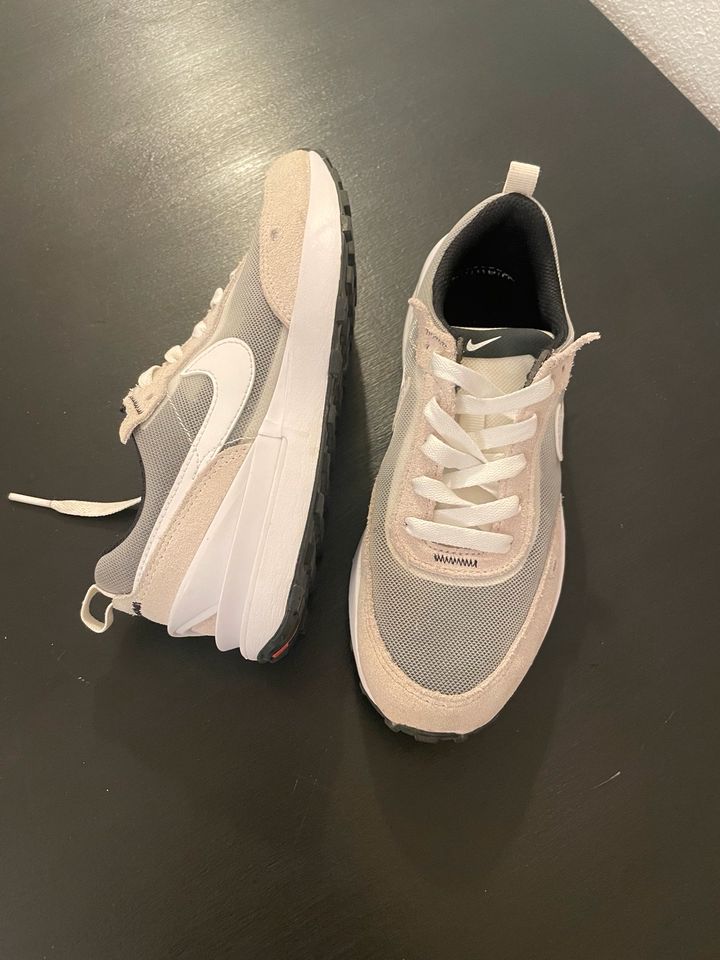 Nike Turnschuh Sneaker Waffle One Gr 35 weiß beige - wie NEU in München
