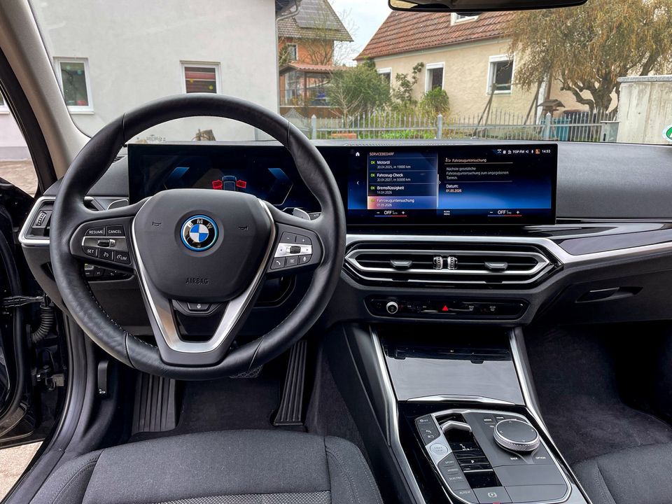 BMW 320e Touring xDrive (Hybrid) PANO/Lrh in München