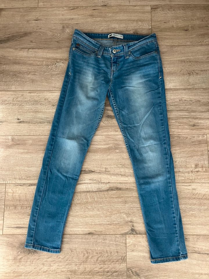 Damen Levi‘s Jeans Gr 27 -Low rise Skinny in Heusweiler