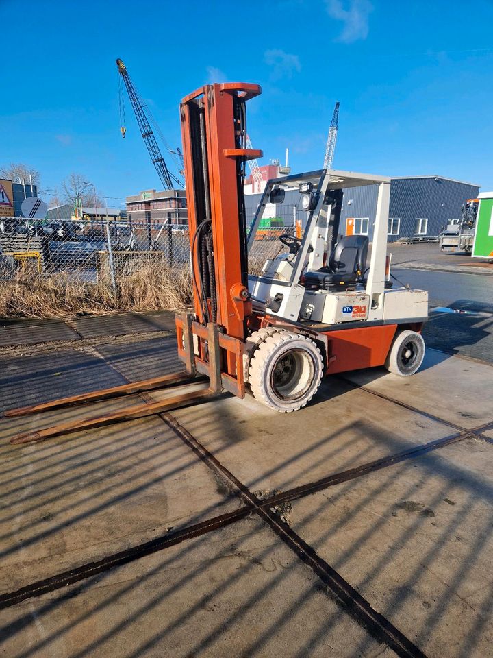 Nissan 3.0t lpg triplo Gabelstapler in Brinkum (Ostfriesland)