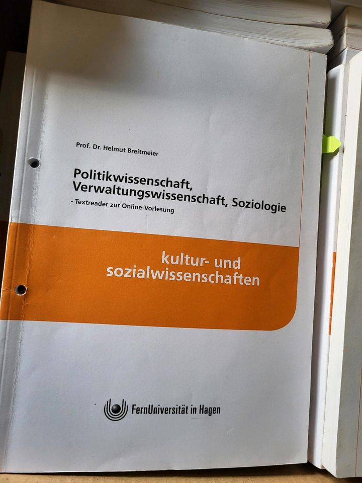 Lehrbücher Studium Politikwissenschaften der FernUni Hagen in Drensteinfurt