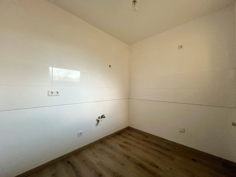 **frisch renovierte 3-Zimmer-Wohnung mit Balkon und Aufzug!** in Essen Freisenbruch