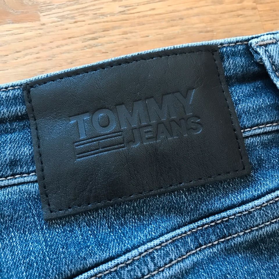 TOMMY JEANS Austin W31 L32 in Bruchköbel