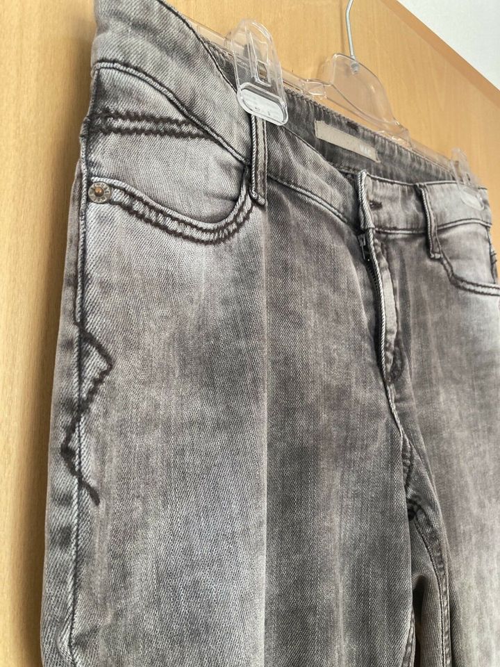 Braun melierte Jeans in Penzberg