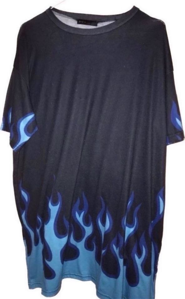oversized t-shirt kleid emo grunge y2k flammen style in Leinefelde