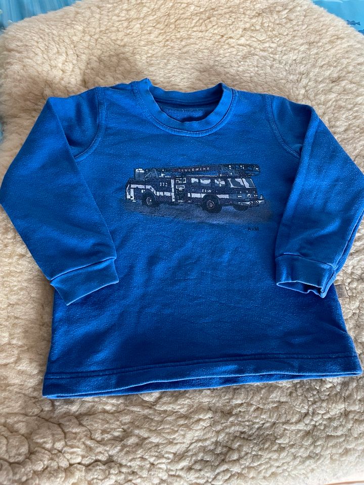 AxM Pullover Sweatshirt Feuerwehr Gr. 98 blau in Schwalmstadt