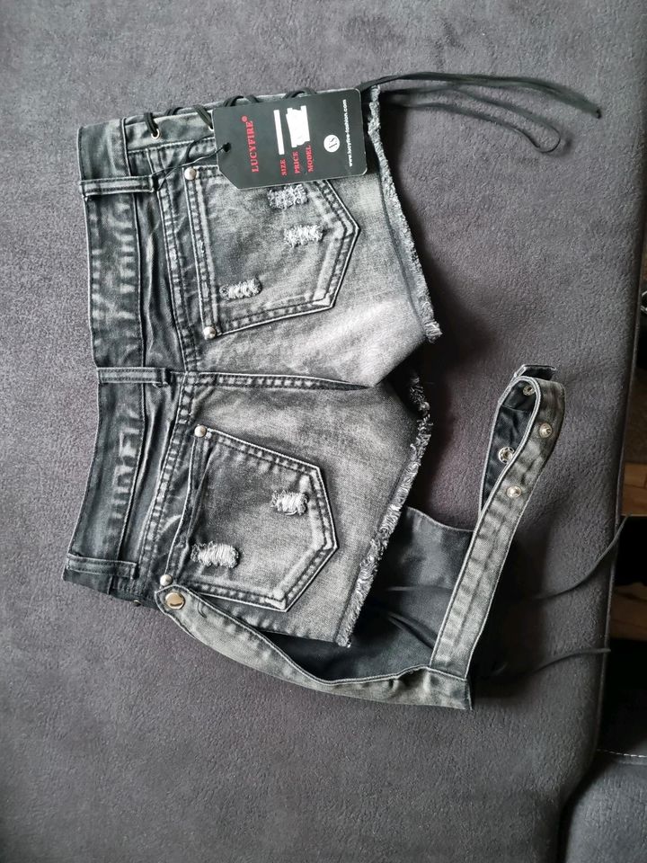 Jeans-Shorts gr.XS von LUCYFIRE , Ghosing Art in Berlin