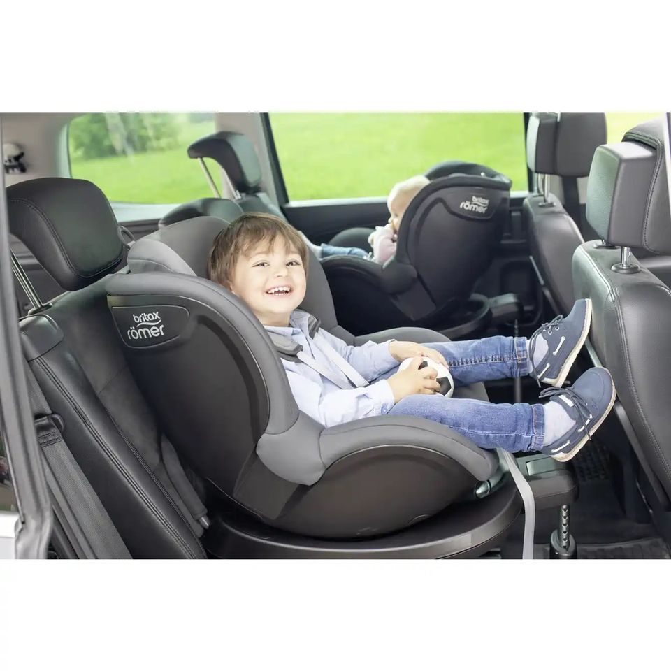 Britax Römer Auto-Kindersitz "DUALFIX² R", cosmos black in Kleinmachnow