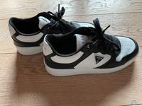 GUESS Schuhe 40 weiß/schwarz Sneaker, Schnürschuhe, Halbschuh NEU Bayern - Flintsbach am Inn Vorschau