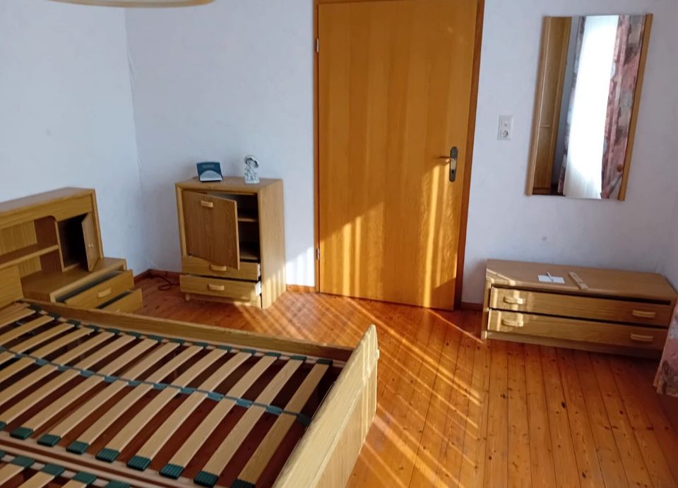 Schlafzimmer Möbel komplett -günstig abzugeben in Tiddische