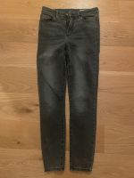 Graue Jeans von Vero Moda in Größe M/30 Nordrhein-Westfalen - Ense Vorschau