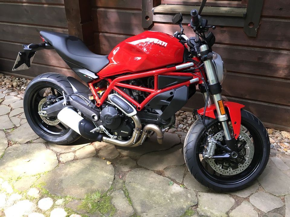 Ducati Monster 797 rot mit Sportschalldämpfer & Zubehör in Adendorf