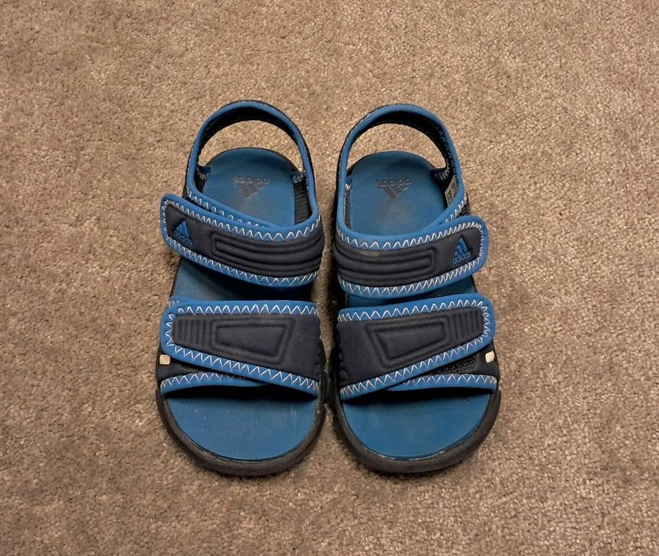 Baby Badeschuhe von adidas in Größe 23 in Kropp