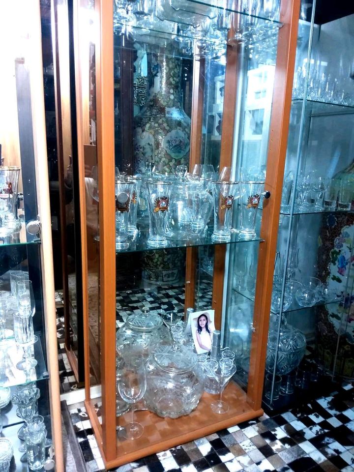 Glasvitrine mit Spiegel  Gebrauchte in gutem Zustand in Berlin