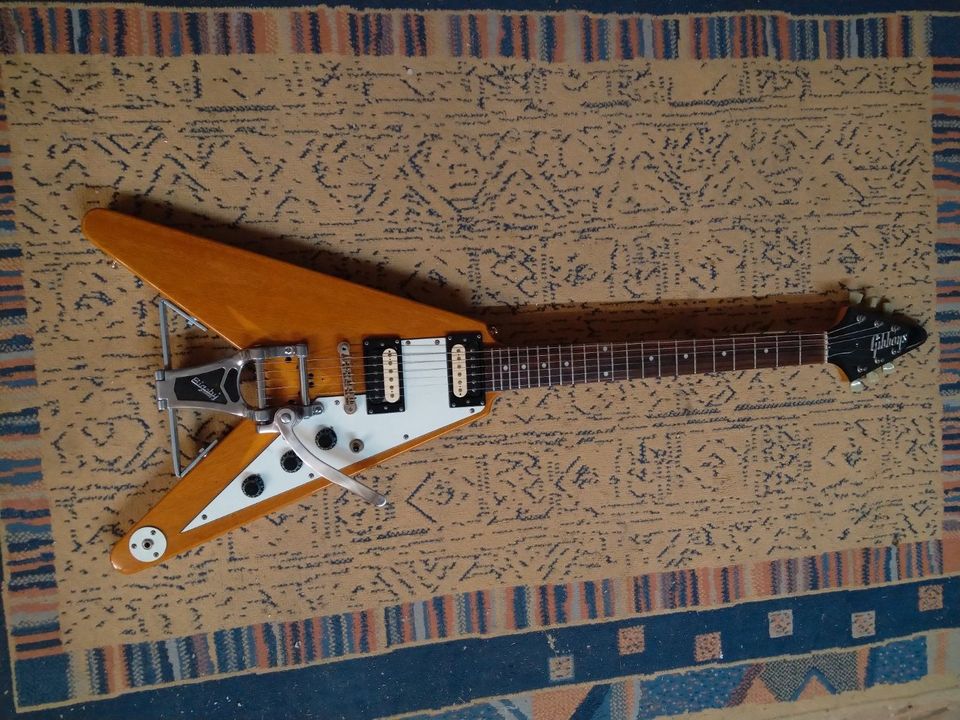 Flying V mit Bigsby in Passau