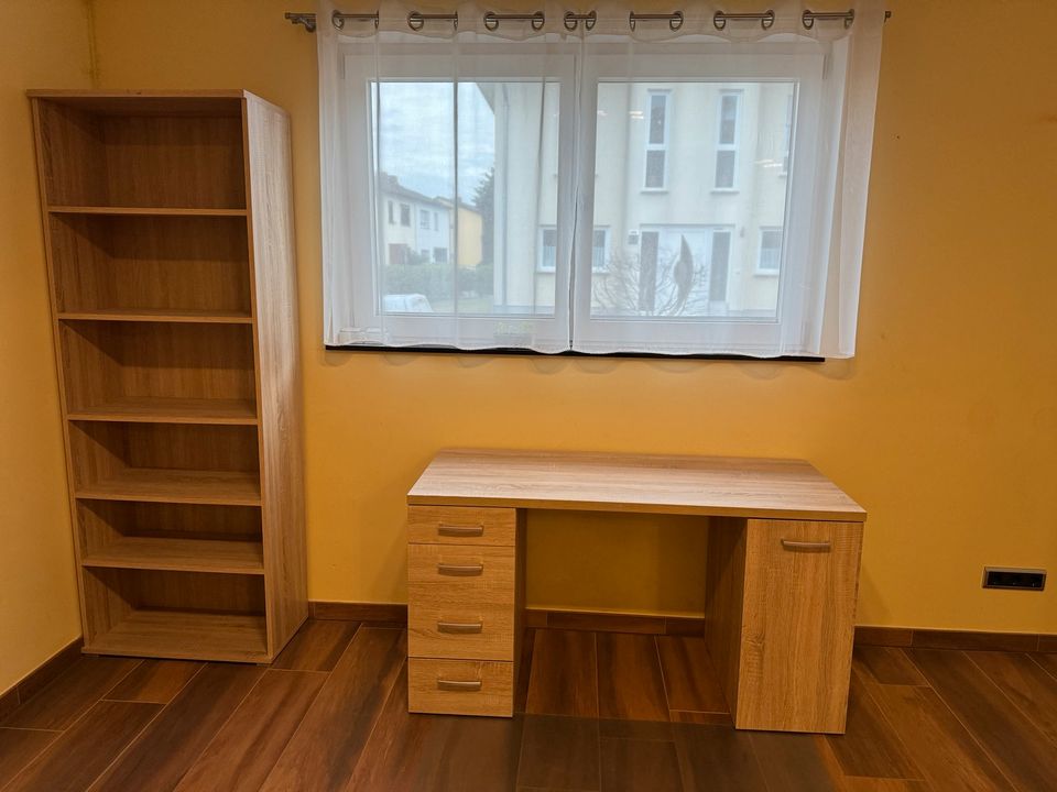 Jugendzimmer, Schlafzimmer, TV Wand, Schreibtisch etc. in Saarbrücken