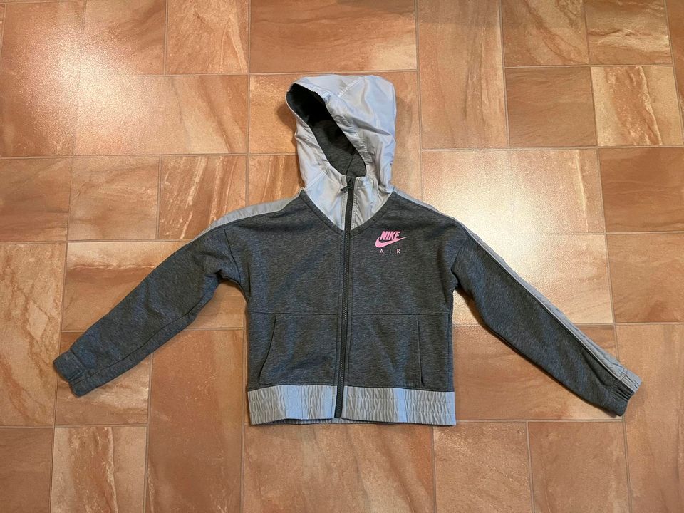 Nike Air Jacke Sweatjacke Mädchen Grau Pink Größe S 128-137 in Hessen -  Edermünde | eBay Kleinanzeigen ist jetzt Kleinanzeigen