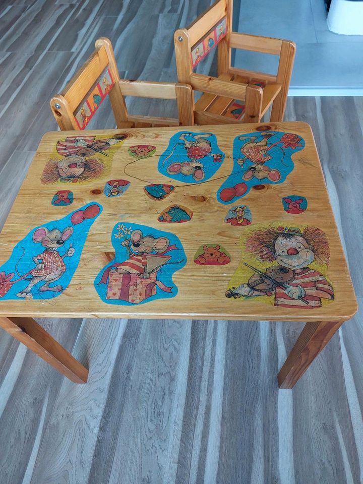 Kindersitzgruppe Tisch mit 2 Stühlen in Wunstorf