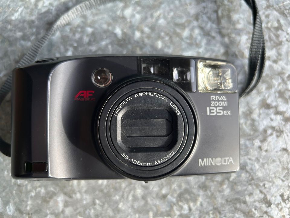 Minolta Riva Zoom 135 EX 35 mm AF Kompaktkamera inkl Versand in Sasbach