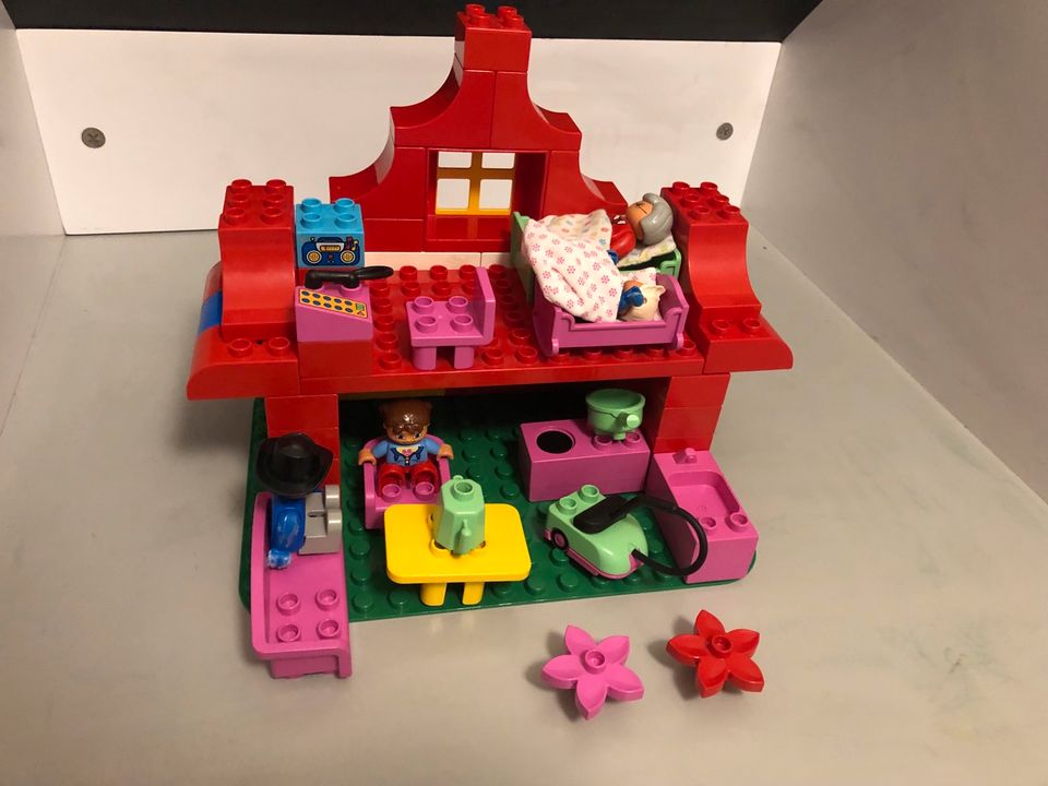 Lego duplo Wohnhaus + Platte See Haus Einrichtung Möbel Wüste Oma in Mettmann