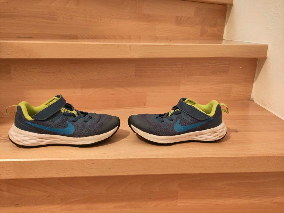 Turnschuhe Nike (29,5) in München