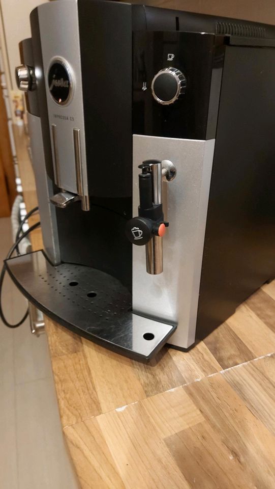 Kaffeevollautomat Jura Impressa C5 in Rüssingen