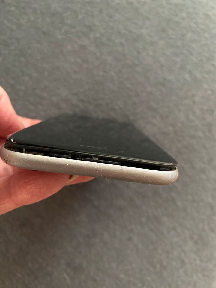 Iphone 6, 64 GB, defekt, an Bastler in Düsseldorf