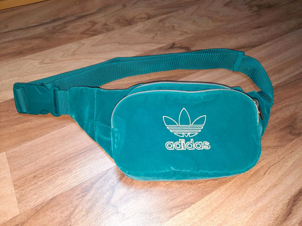 Adidas Originals Unisex Hüfttasche Bauchtasche Retro in Nordrhein-Westfalen  - Königswinter | eBay Kleinanzeigen ist jetzt Kleinanzeigen