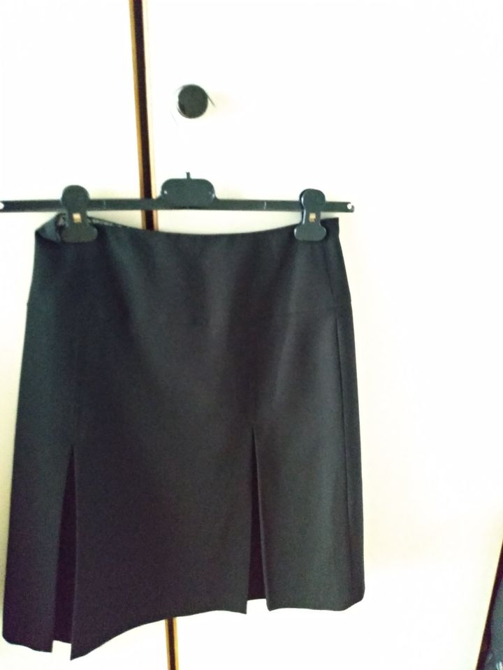 Kostüm / Anzug mit Rock von Montego in schwarz Gr. 36 – fast neu in Düren