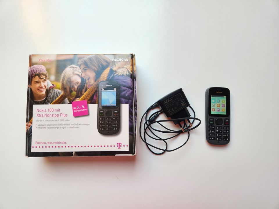 Nokia 100 Handy mit Box und Kabel in Hohentengen