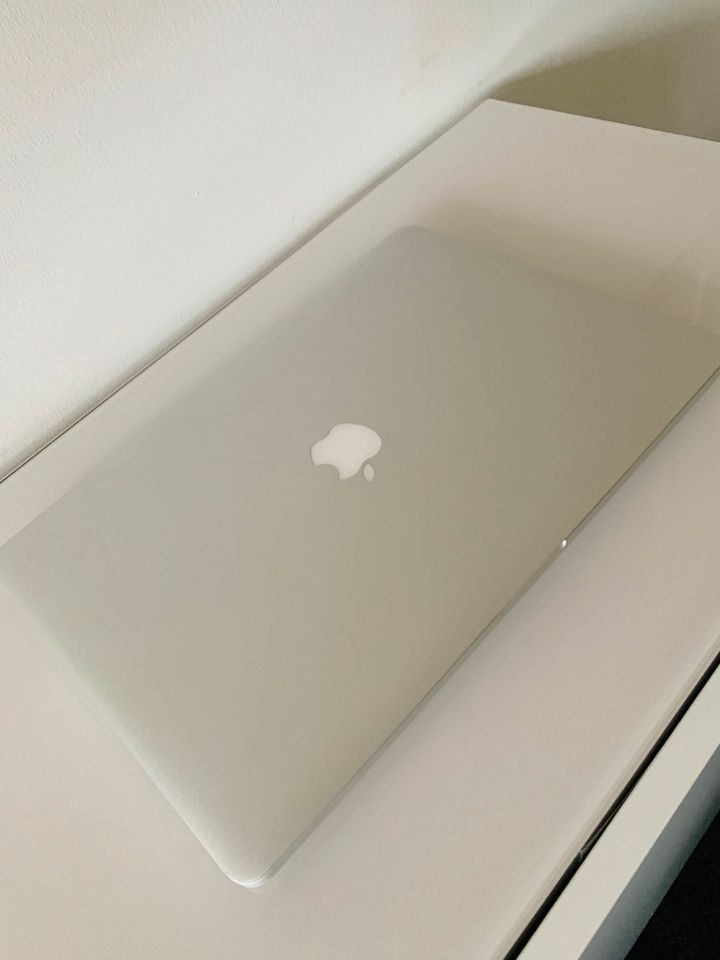 MacBook Pro 15 Zoll • i7 in Kiel