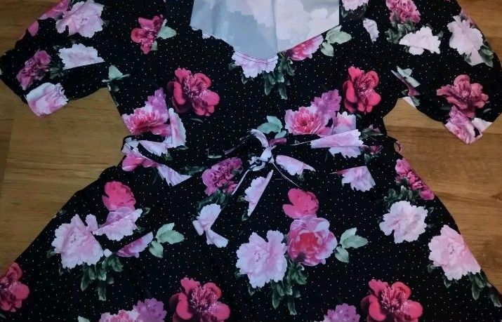 Tunika /Bluse Gr.54/56 schwarz gepunktet mit Rosenmotiv in Klötze