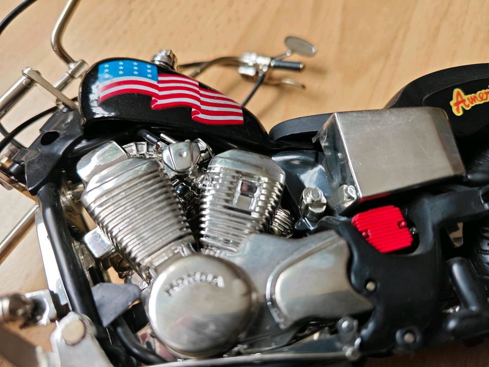 Motorrad Modell Uhr Spielzeug Harley Davidson Honda Suzuki in Lübeck