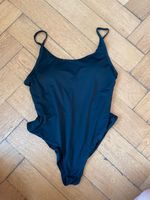 Schlichter schwarzer Badeanzug Bikini Bademode S Rückenausschnitt Stuttgart - Stuttgart-Mitte Vorschau