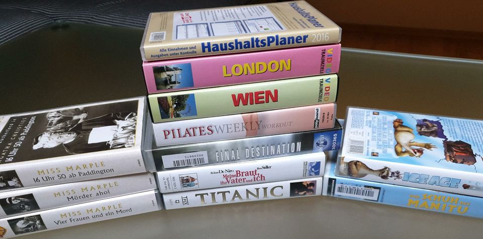 VHS Video Flohmarkt zu verschenken in Löwenstein