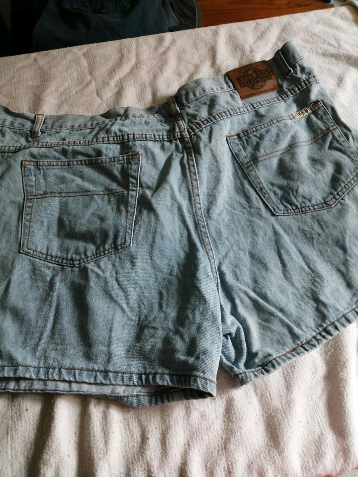 Kurze Jeans-Hose für Herren in der Größe 30 in Ilmenau