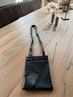 Emporio Armani Umhängetasche Tasche schwarz mit Lederriemen Nordrhein-Westfalen - Dinslaken Vorschau