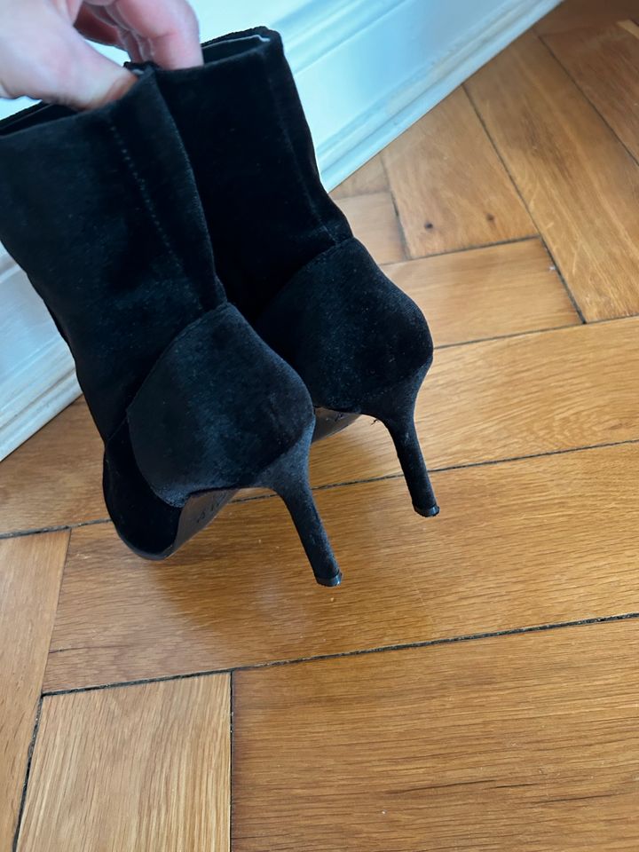 Zara Stiefeletten neu 36 schwarz in Berlin