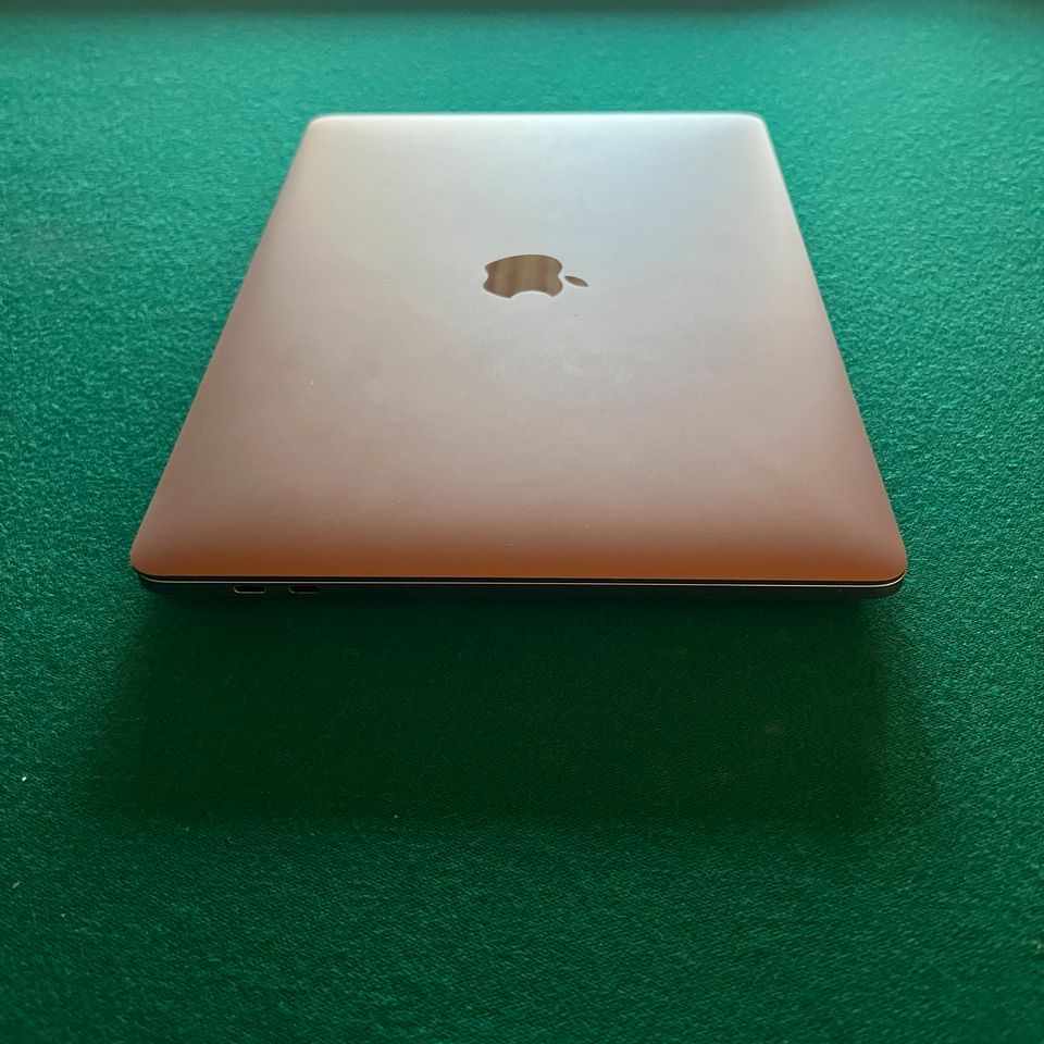 MacBook Pro M1 Chip 512GB in Wiehl