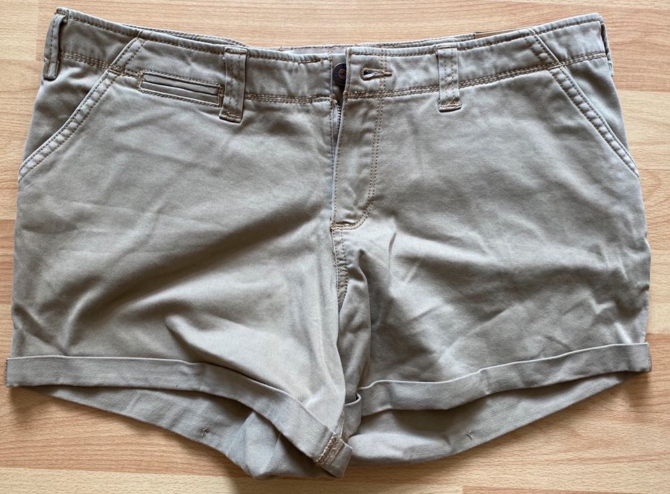 Chino Short Hollister NEU Weite 27 in Greifswald