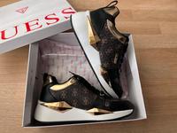 Guess sneaker mit passender bauchtasche Niedersachsen - Oldenburg Vorschau