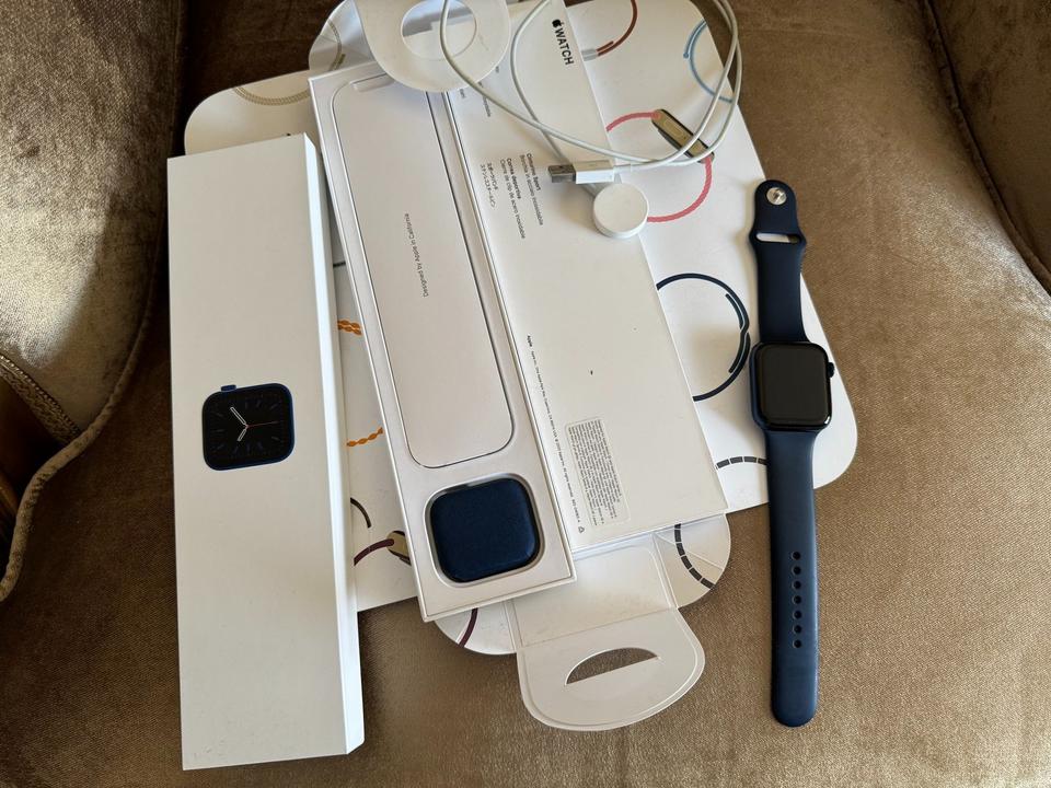 Apple Watch Series 6 (2020) GPS + Cellular 44 mm - Aluminium Blau in Düsseldorf