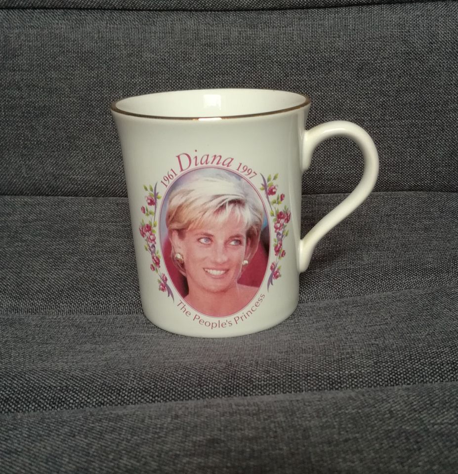 Tasse, Sammeltasse von Prinzessin Diana, 1961 bis 1997 in Langweid am Lech